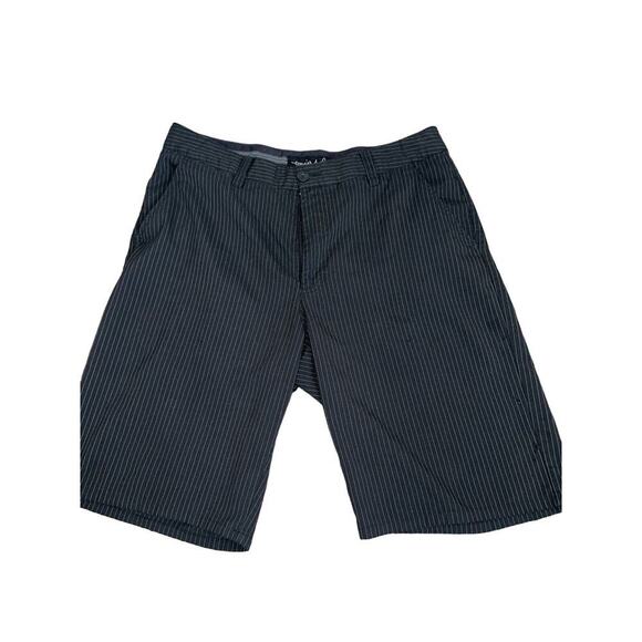 Travis Mathew shorts golf black white pin stripped Men's SZ 30" waist FLAWED - Picture 2 of 6